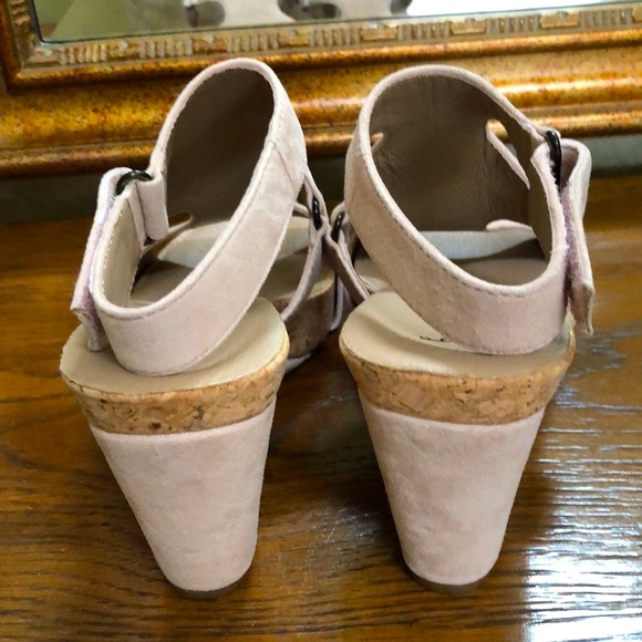 NWOT Bettye Muller Concept womens platform sandals.  Size 7.  Bone.  Faux suede. - Picture 7 of 11